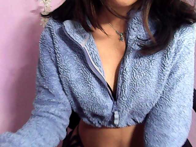 Laura1881 live cam on BongaCams