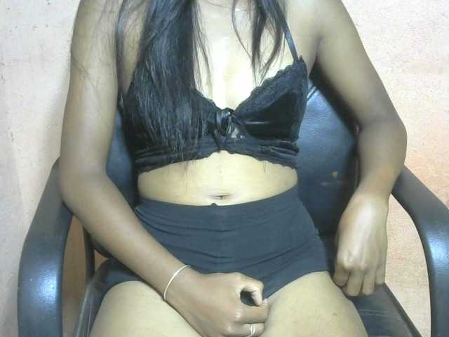 Laura1881's BongaCams show and profile