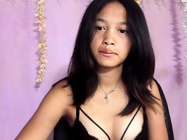 Laura1881 live cam on BongaCams