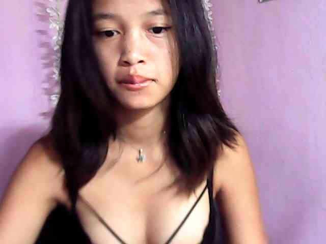 Laura1881 Live Webcam on BongaCams