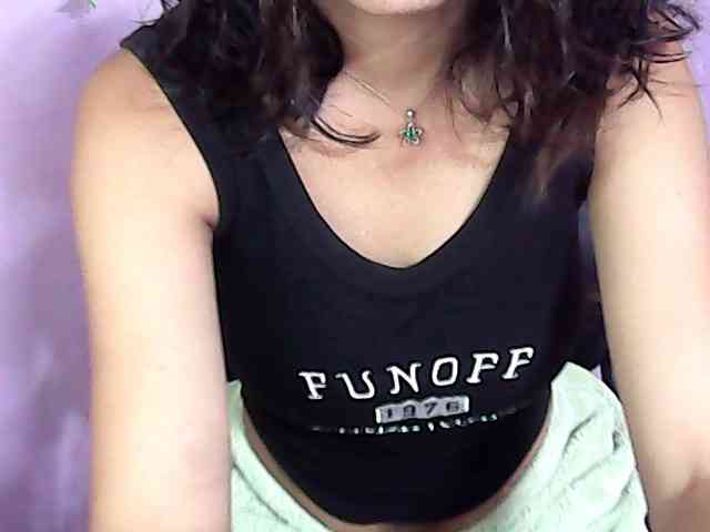 Laura1881 webcam