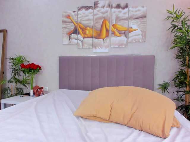 Camilla-Kelly live webcam show