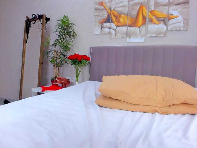 Camilla-Kelly live cam on BongaCams