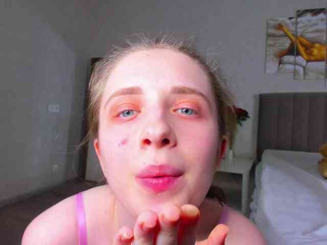 Camilla-Kelly webcam