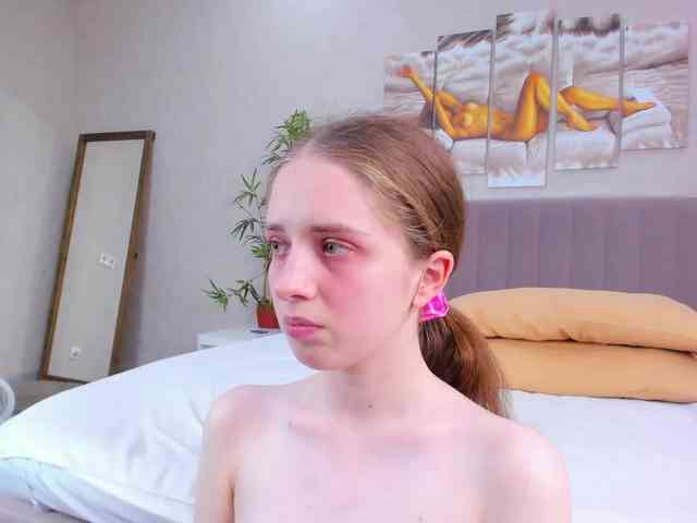 Camilla-Kelly webcam