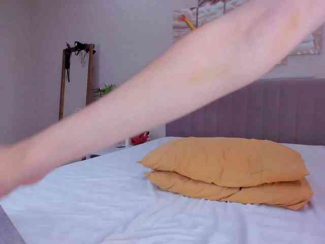Camilla-Kelly webcam