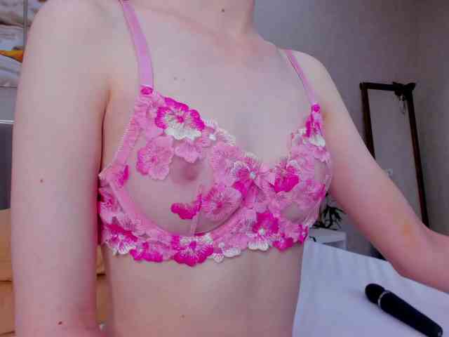 Camilla-Kelly webcam