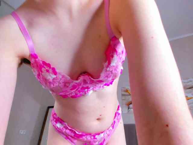 Camilla-Kelly webcam