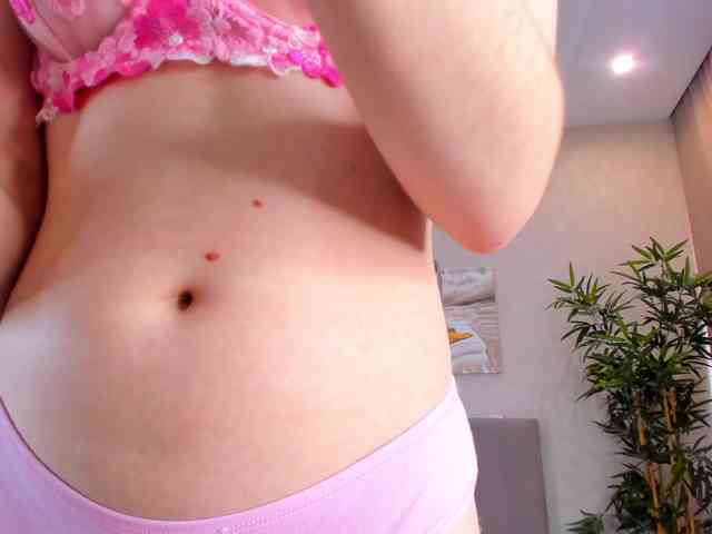 Camilla-Kelly webcam