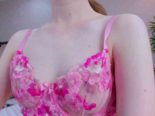 Camilla-Kelly webcam