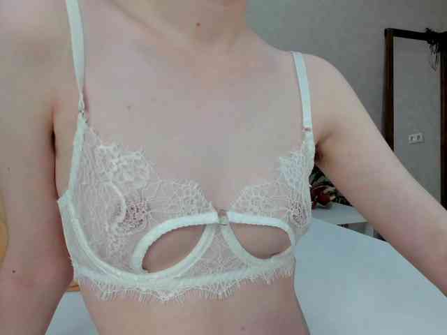 Camilla-Kelly webcam