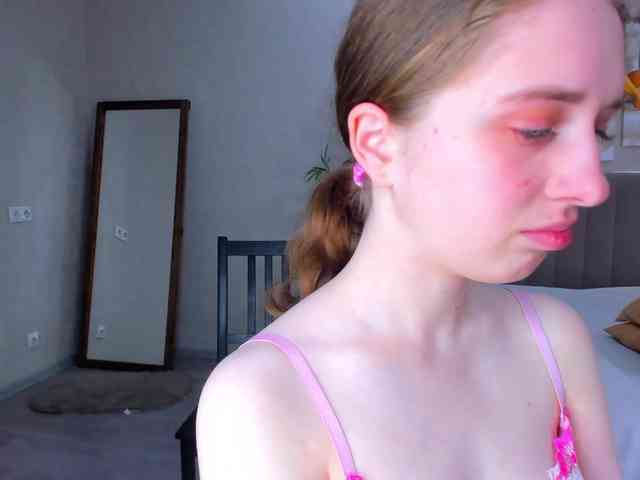 Acest model este live acum. Camilla-Kelly