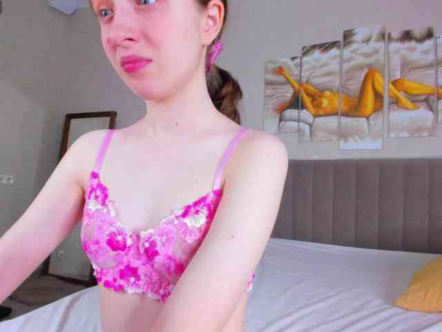 Camilla-Kelly webcam