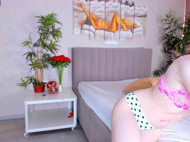 Camilla-Kelly webcam