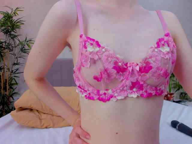 Camilla-Kelly webcam