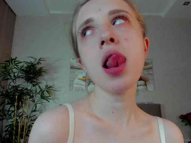 Camilla-Kelly webcam