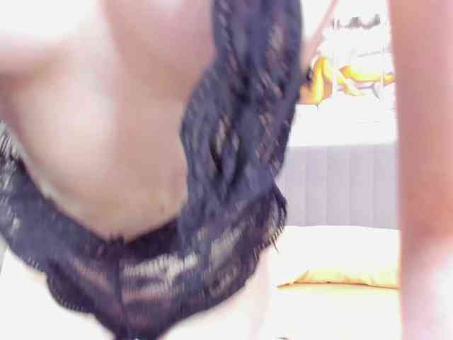 Camilla-Kelly webcam