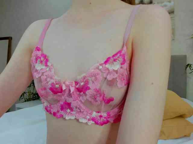 Camilla-Kelly webcam