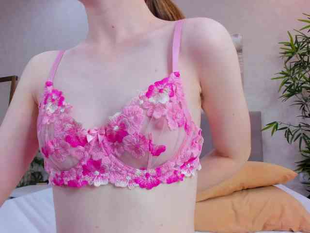 Camilla-Kelly webcam