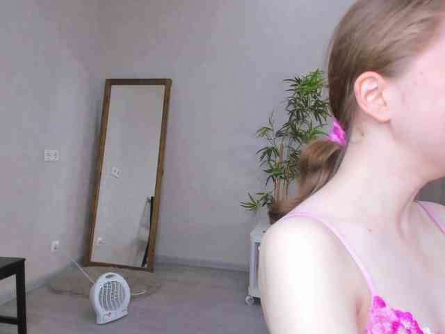 Camilla-Kelly webcam