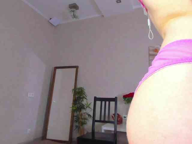 Camilla-Kelly webcam