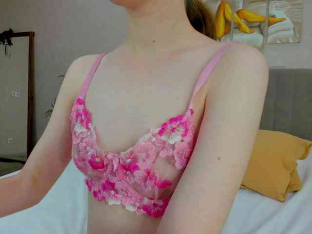 Camilla-Kelly webcam