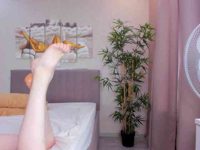 Camilla-Kelly webcam