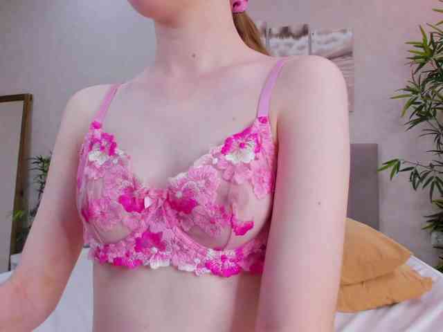 Camilla-Kelly webcam