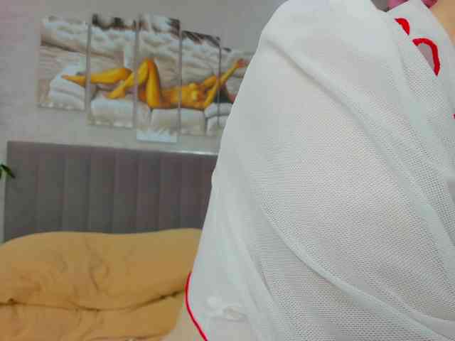 Camilla-Kelly webcam