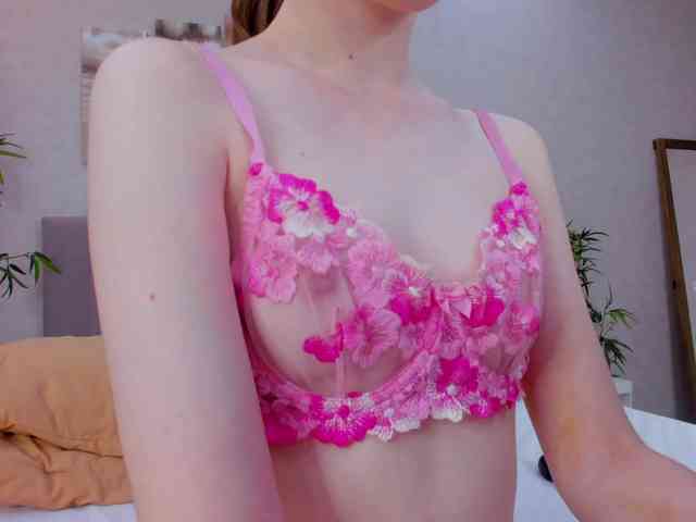 Camilla-Kelly webcam
