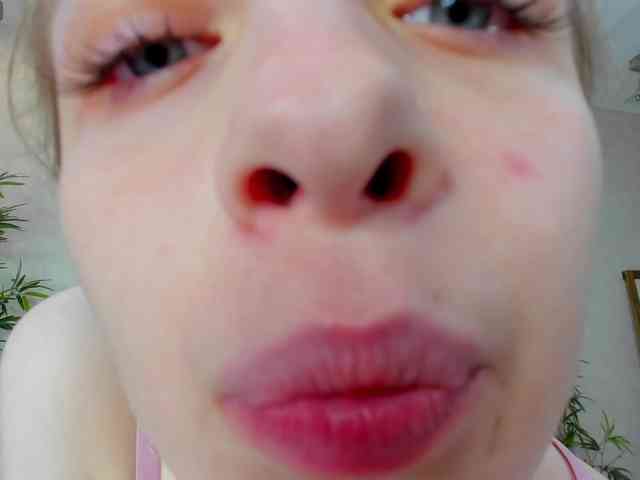 Camilla-Kelly webcam