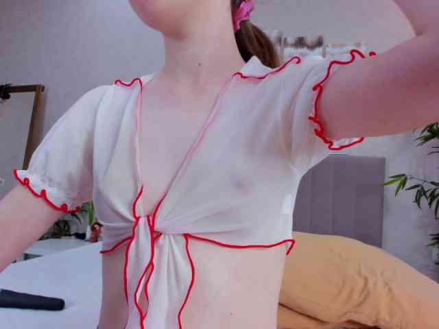 Camilla-Kelly webcam