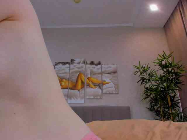 Camilla-Kelly webcam