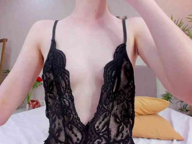 Camilla-Kelly webcam