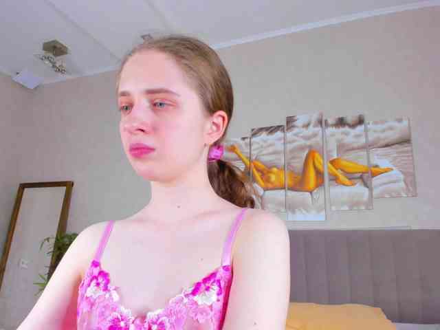 Camilla-Kelly webcam