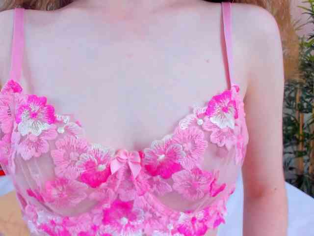 Camilla-Kelly webcam