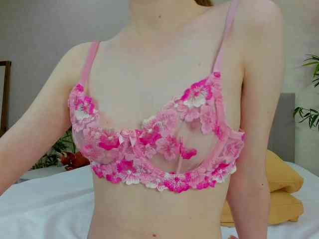 Camilla-Kelly webcam