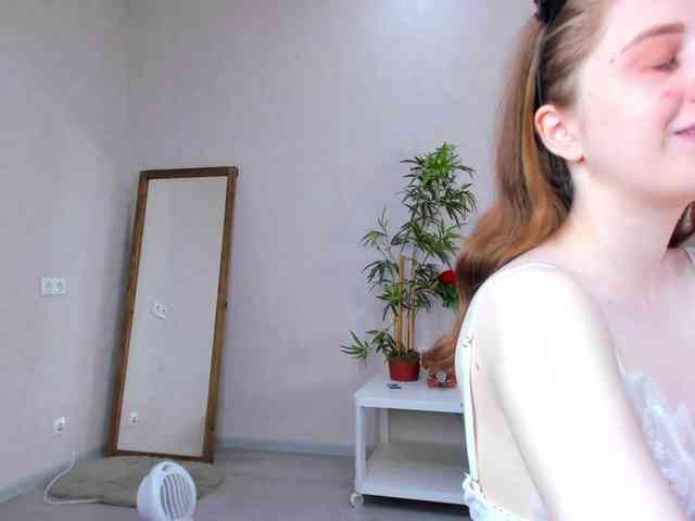 Camilla-Kelly webcam