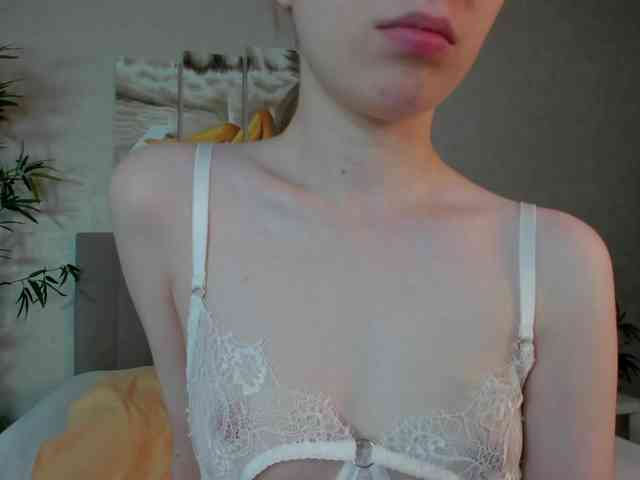 Camilla-Kelly webcam