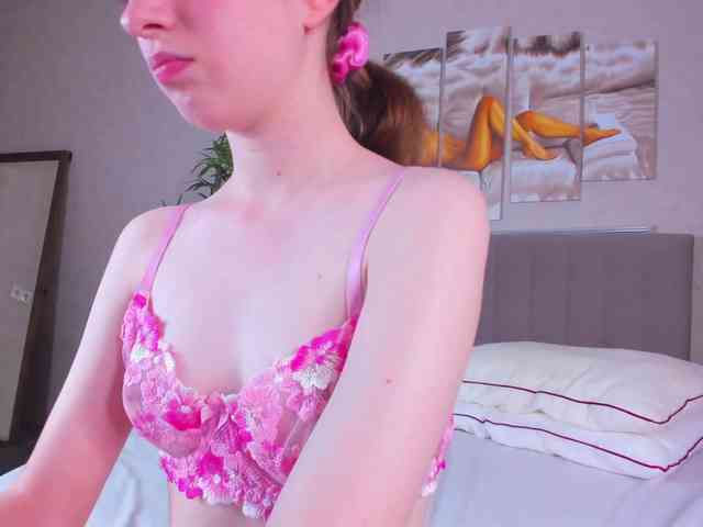 Camilla-Kelly webcam