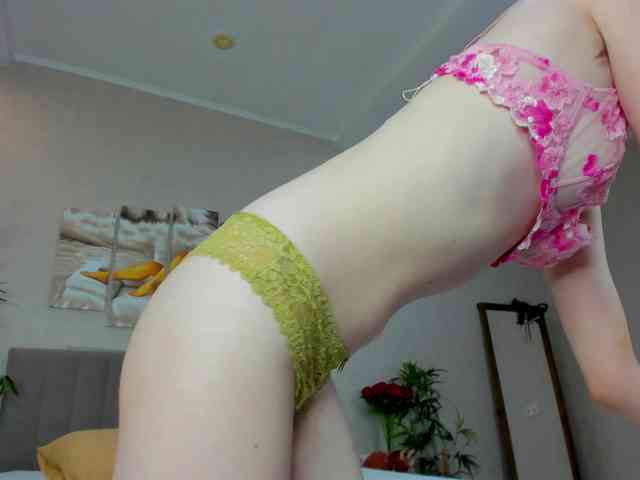 Camilla-Kelly webcam