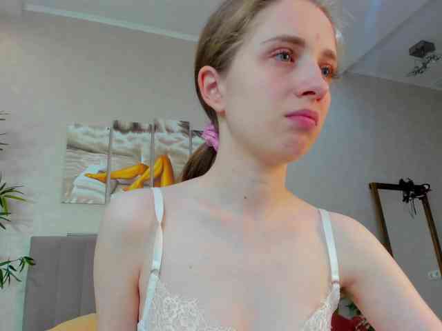 Camilla-Kelly webcam