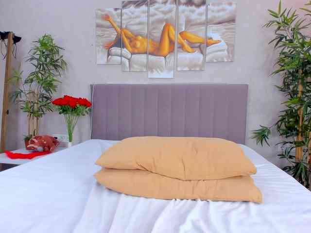 Camilla-Kelly Sex Cam Show