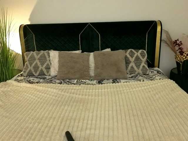 IsabelleDior's BongaCams show and profile