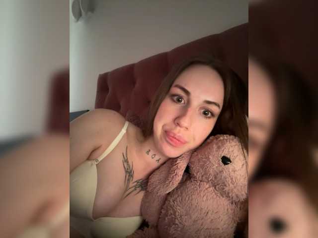 IsabelleDior live cam on BongaCams