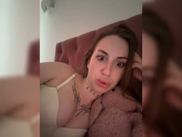 IsabelleDior live cam on BongaCams