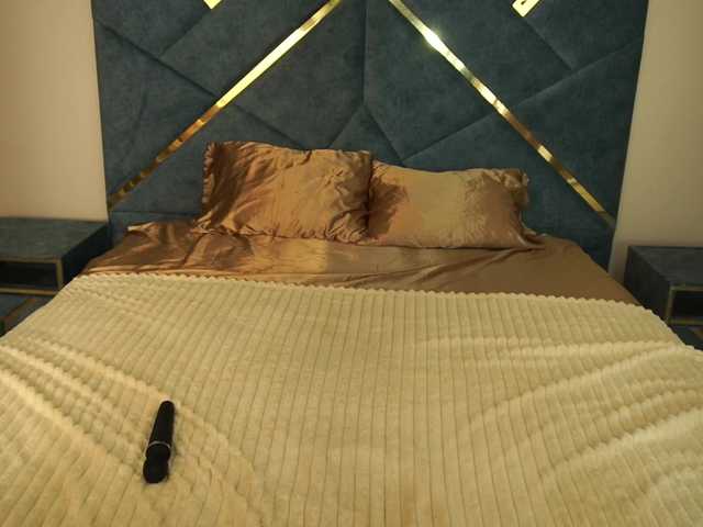 IsabelleDior live cam on BongaCams