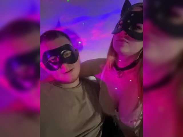 Kitsune-and-Balisong live cam