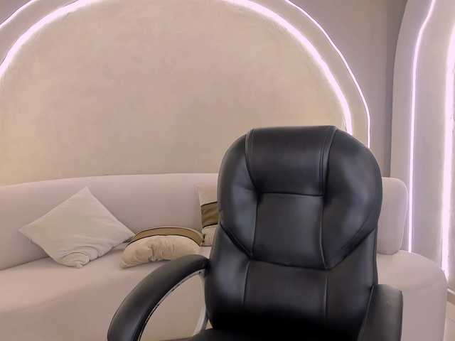 KylieJenkins live cam on BongaCams