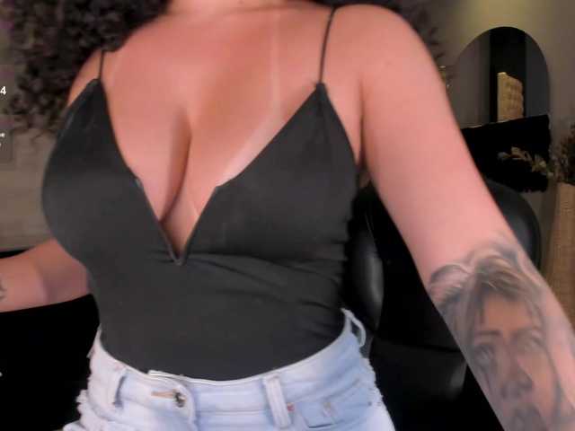 KylieJenkins live cam on BongaCams